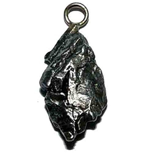 Meteorit Anhänger ugs. Sternschnuppe ein schöner kleiner Eisenmeteorit mit einer Metallöse mit Echtheitszertifikat ca. 3,5-5 Gramm Größe ca. 20 x 12 mm.(2896)