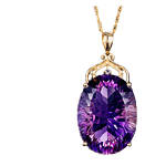 Ein ovaler Anhänger aus violettem Amethyst mit goldener Fassung und Kette vor schwarzem Hintergrund.