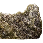 Nephrit mit grober Struktur und einer Mischung aus dunkel- und hellgrünen Mineralien, isoliert auf weißem Hintergrund.