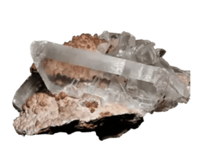 Ein klarer Quarzkristall auf einer rauen Selenitmineralbasis, isoliert auf einem schwarzen Hintergrund.