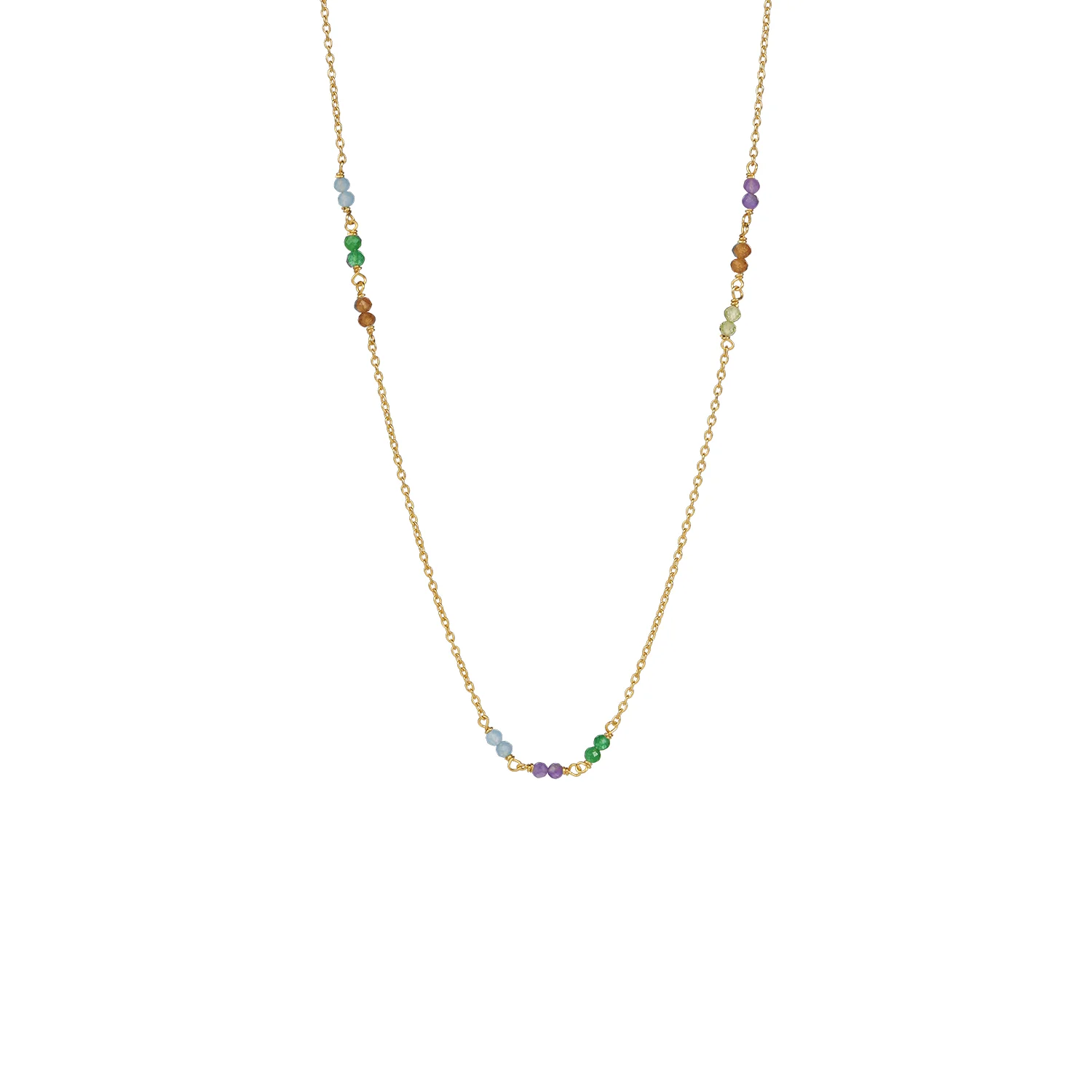 Eine zarte Goldkette besteht aus kleinen, mehrfarbigen Perlen, die gleichmäßig entlang der Kette verteilt sind. Die Perlen sind in Blau-, Grün-, Lila-, Orange- und klaren Farbtönen erhältlich.